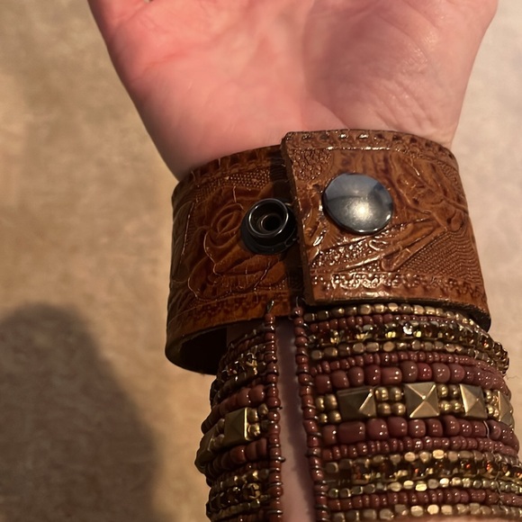 2 Cuff bracelets - Picture 6 of 6